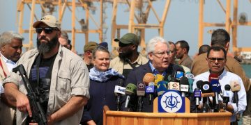 صورة المندوب الأممي غروندبرغ في تعز